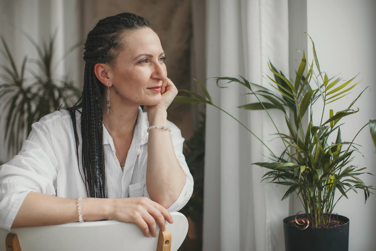 Tina Burgwieser v&nbsp;pokojnej atmosfére ako obraz návratu k&nbsp;sebe a&nbsp;vlastnej kapacite.